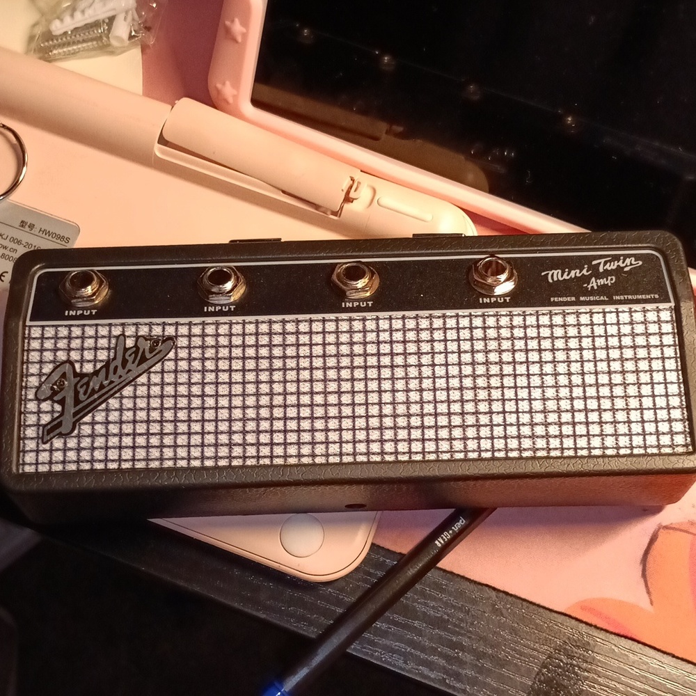 FENDER MUSIC AMP KEY HOLDER ROCK N ROLL